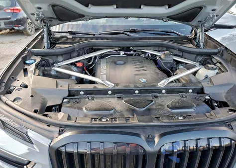 2023 BMW X7 xDrive40I z USA, uszkodzony, nr VIN 5UX23EM03P9R30194